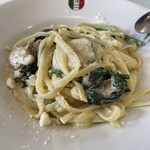 タベルナ ロンディーノ - 牡蠣とほうれん草のリングイネ