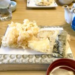 天ぷら よこい - ●新春特別かき揚げ
      と
      ●二皿目
      ・玉ねぎ
      ・茄子
      ・南瓜