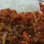 おとも苑 食堂 - 中濃ソースをかけて