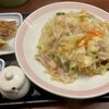 링가 핫토 후지그란 마츠야마점 - 皿うどんレギュラーと餃子３個セット