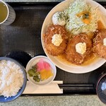 洋食亭 寅安 - 特製カニクリームコロッケ定食（3個）（¥1,050）（税込）