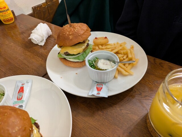 ビーチストーリー バーガーズカフェビーチ ストーリー （Burger's Cafe Beach