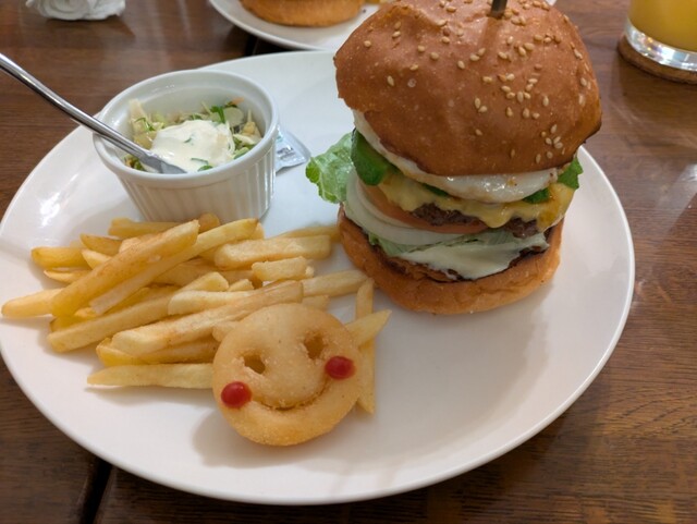 ビーチストーリー バーガーズカフェビーチ ストーリー (Burger's Cafe Beach