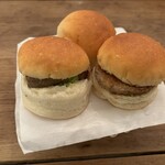 英国村 Bed and Breakfast - 料理写真:夕食のハサムコッペパン、バリ旨デス・スタ〜(//∇//)