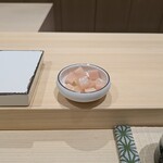 鮨つむぎ - ガリ