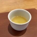 日本茶専門店 茶舗 ふりゅう - サービスのほうじ茶