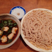 自家製粉石臼挽きうどん 青空blue 本店 - 炙り国産もつと三つ葉のつけ汁うどん