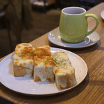 コフィノワ - オニオン チーズ トースト@税込720円、ドリップコーヒー@税込650円：グアテマラ/ エルインヘルト