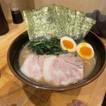 横浜ラーメン 北村家 - ラーメン青葉盛り大