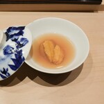 すし 良月 - セイコ蟹のお出汁、北海道ムラサキ雲丹いちご煮風