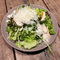 ピッツェリア&トラットリア ゴンゾ 目黒店 - マッシュルームとペコリーノチーズのサラダ