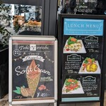 トシ・ヨロイヅカ 東京 - 