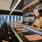 トシ・ヨロイヅカ 東京 - 