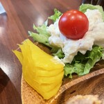 唐揚げのジョンソン - 見事なスライス沢庵。こんな綺麗にカットできるのは五右衛門しか知りません