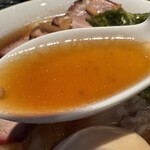 支那ソバ 小むろ - 醤油スープ