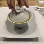 シャントレル - 7皿目
      牛トリッパ、鶏肉の煮込み。