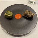 シャントレル - 3皿目
      •白子、春菊の衣のベニエ
      •舞茸のベニエ
      •万願寺とうがらしのソース