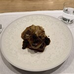 シャントレル - 9皿目
      池田牛、ロッシーニ風。