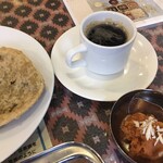 インド料理 パリワル - ホットコーヒーといただくメティプリとにんじんハルワもサイコー♪