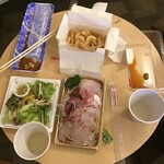 大阪屋ショップ - 料理写真:刺身とサラダ