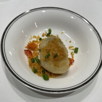 水綾閣 - 遐福 （コース）
                    ■金沙炸豆腐
                    　鮮魚入り豆腐真丈のスパイス揚げ
                    
                    
                    
                    