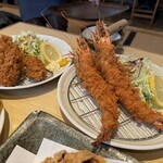 お魚処 うおとも - 有頭エビフライとカキフライ