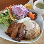 Dining Bar&Cafe Nayuta - じっくり煮込んだ豚バラ煮込みプレート（ランチ限定）
1600円