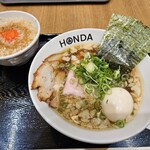 本田麺業 エミテラス所沢店 - 特製背脂ラーメン+卵かけご飯