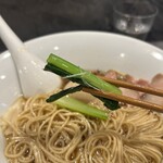 RAMEN MATSUI - 小松菜はシャキッと良い感じですが、色合いといったところです。