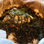 惣湯テラス - ご飯「真鯛の酒蒸し蒸篭ご飯」。海苔と紫蘇の千切りが全体を覆っている。