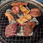 炭火焼肉ホルモンしま田 - 