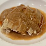 (楽)中華酒場 サンクスチャイナタウン - 特製味噌タレがたっぷりかかった棒棒鶏。¥800