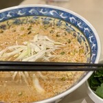 (楽)中華酒場 サンクスチャイナタウン - 〆はもちろんドラゴンラーメン！パクチーが苦手な人がメンバーにいる時は別皿でお願いするとトラブル解消ねー！^_^¥980