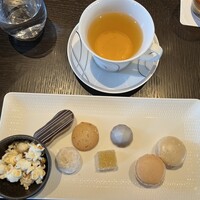 DINING & BAR TABLE 9 TOKYO - おかわりできる小菓子