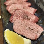 炭火焼肉 牛和鹿 - 生牛タン