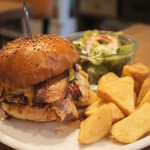 THUNDER BURGER - 自家製ベーコンチーズバーガー