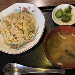 扇子 - チャーハン（味噌汁とお新香付き）