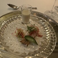 銀座 ハプスブルク・ファイルヒェン - 前菜　白いのはにんじんスープ