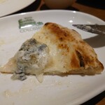 COLOSSEO - クワトロフォルマッジ。ブルーチーズ、塩分ちょうどよくて、おいし～。