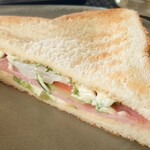 Club Med Phuket - 見た目、日本のサンドイッチより地味ですが、結構おいし～。