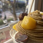 ル・パルフェ 馬車道 - 栗のパフェ上部アップ