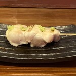 焼き鳥アポロ - ささみ。中は半レア。昆布〆かな？と思う位の奥深い旨味。