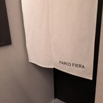 パルコ フィエラ - こちらから中へ