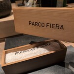 パルコ フィエラ - おしぼりは木箱に。