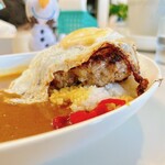 とんきん - ここのドライカレーは、フライパンの動きに合わせて
      首を上下に振りながら作られるんです