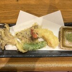 鮨と地魚料理 さかな倶楽部 たっぱん - 天ぷらは舞茸、椎茸、スナップエンドウ、伊勢海老