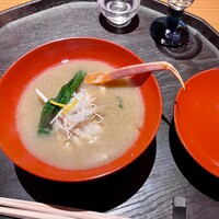 割烹 きさら - 松葉蟹の脚の白味噌椀