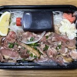大王炭火焼 - 地鶏タタキ1500円