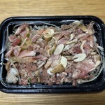 大王炭火焼 - こちらが地鶏タタキの完成体。