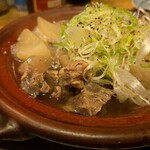 炭焼松 - 牛すじ塩煮込み